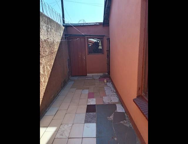 7 BEDROOM HOUSE FOR SALE IN PROTEA NORTH